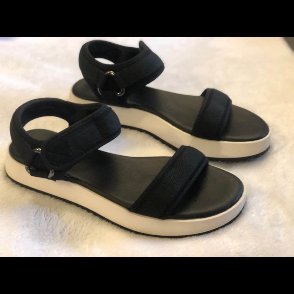 Vera Wang women Sandals